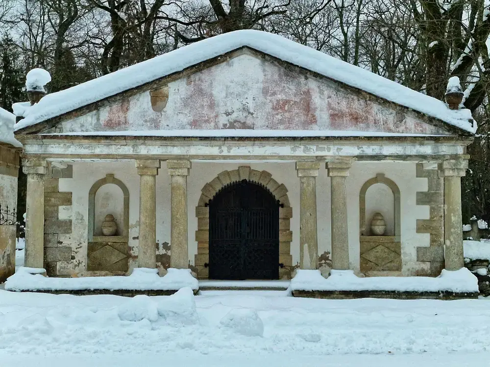 Kudjape cemetery, Kuressaare